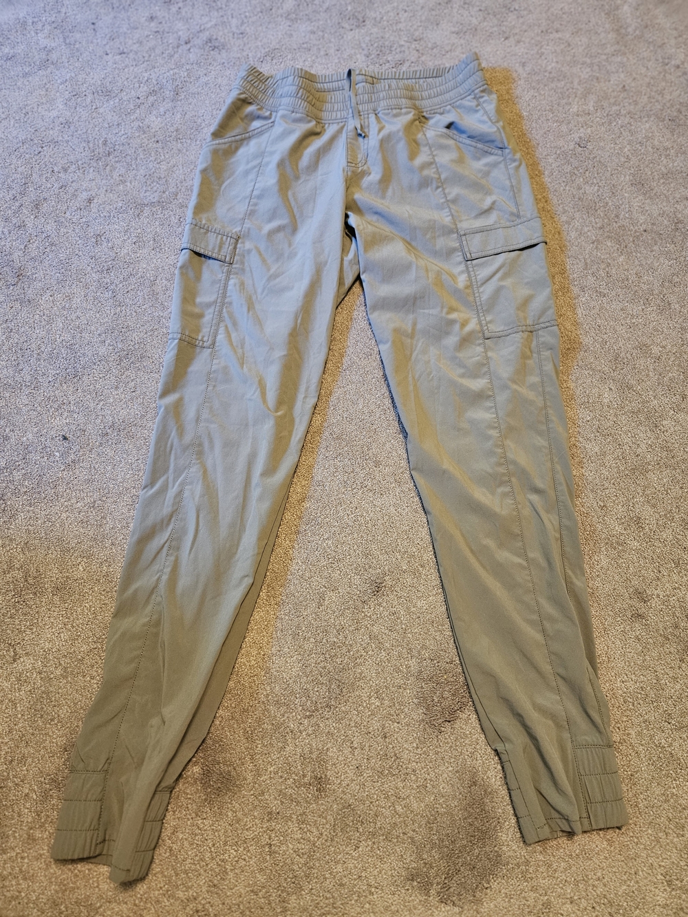 The North Face Women's Cargo Jogger Pants in Light Gray